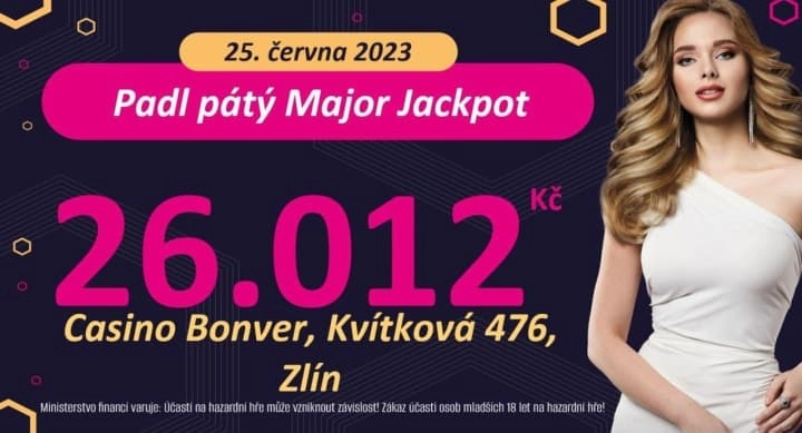 padlý major jackpot, informace, Casino Bonver Kvítková 476 - Zlín, datum 25. červen 2023, 26 012 Kč, mladá blondýna v bílých šatech, modelka, černé pozadí, 